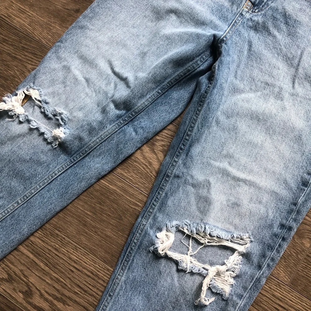 Zara High-Rise Distressed Jeans | Size 6 - Picture 5 of 10
